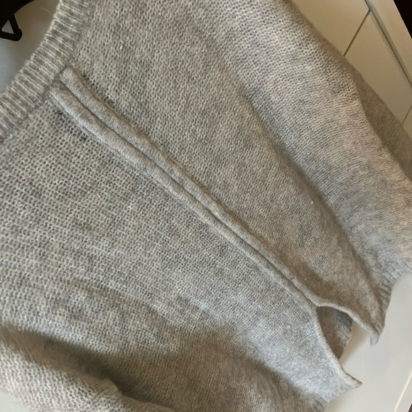 💕 ABERCROMBIE & FITCH SIZE XS GRAY SPLIT BACK SWEATER - Picture 12 of 12